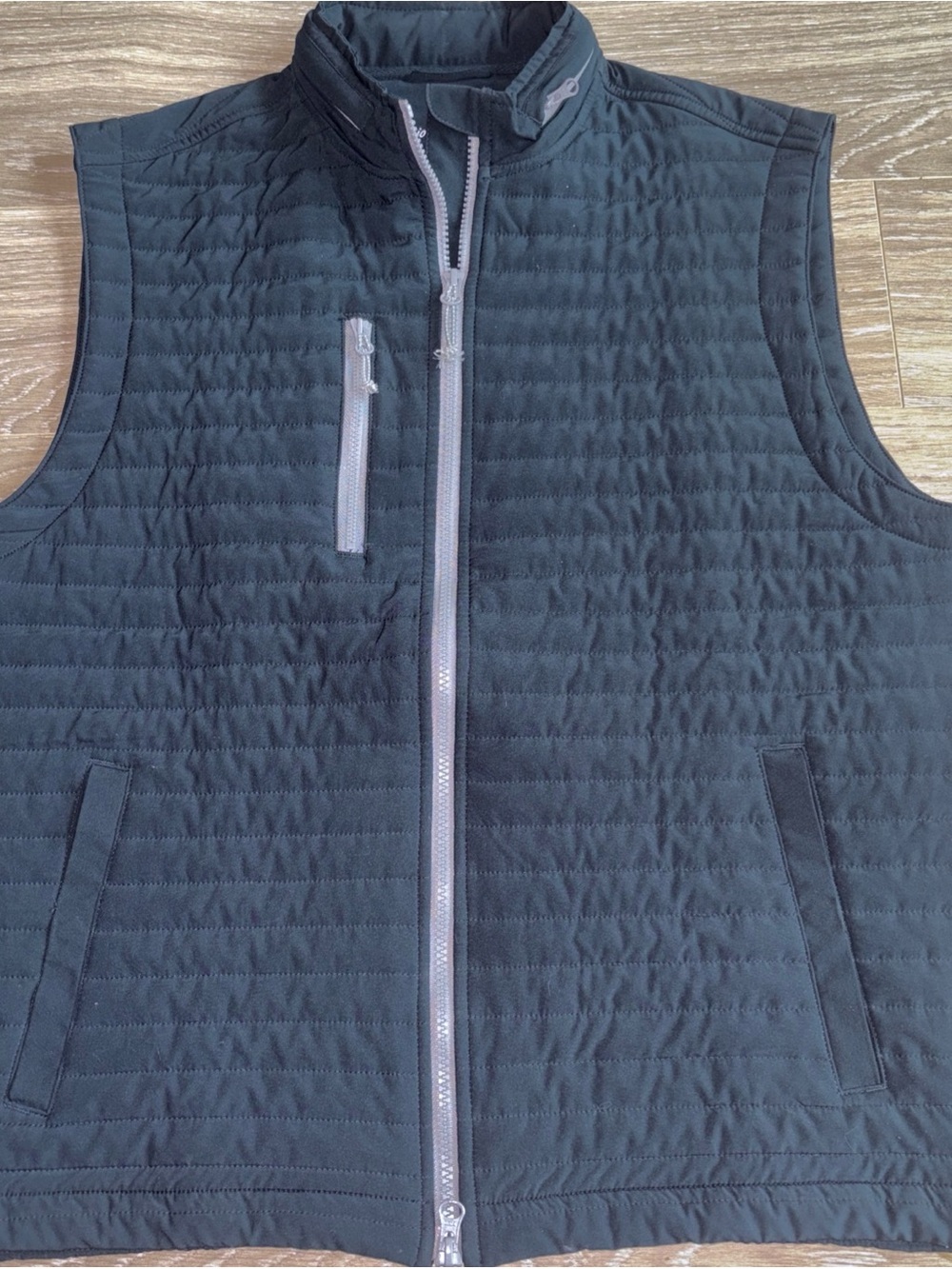 johnnie-O Men's Quilted Vest in Black - Picture 2 of 5